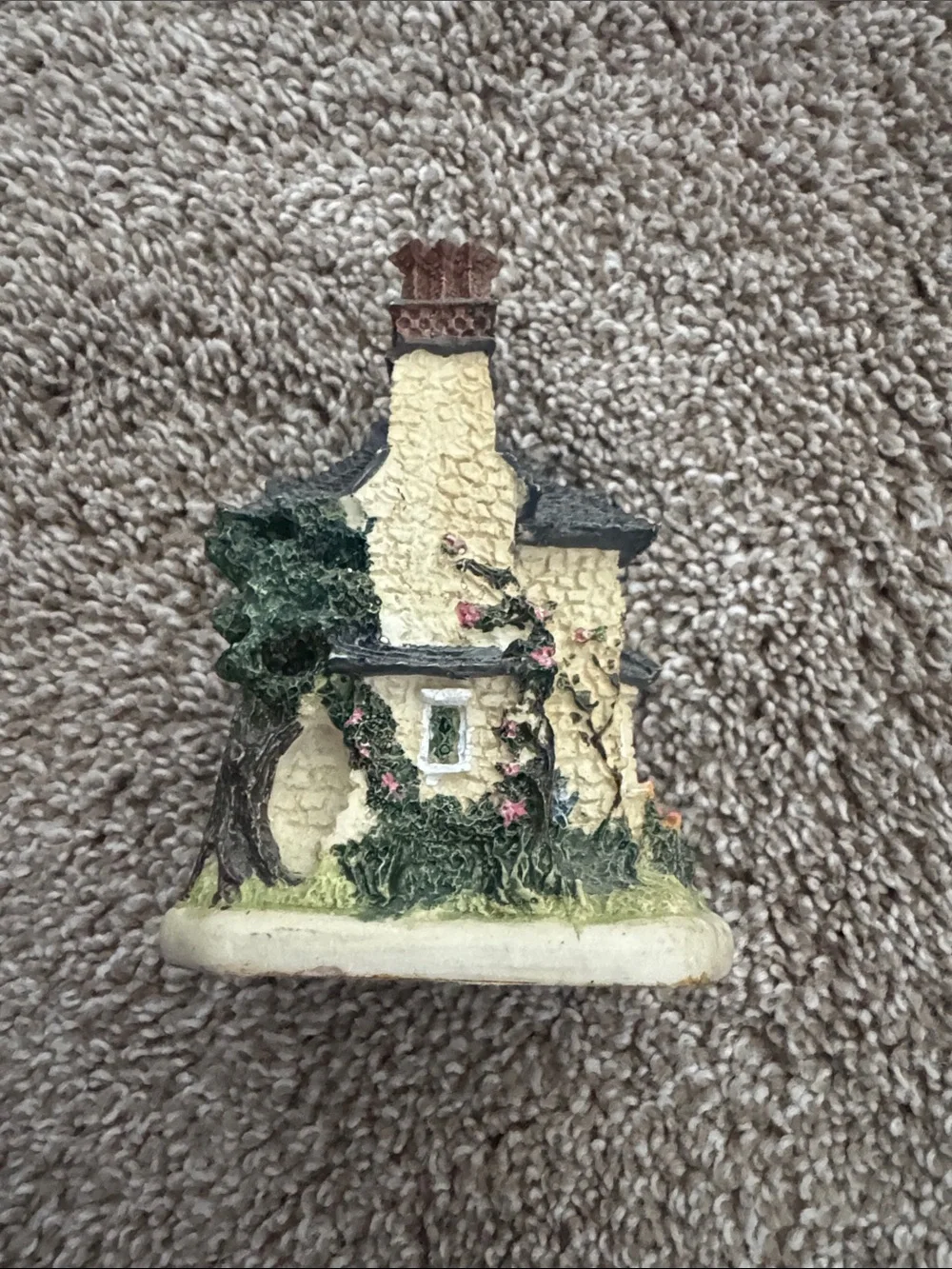 Cream Cottage Wall Clock Decor with Gold Accent